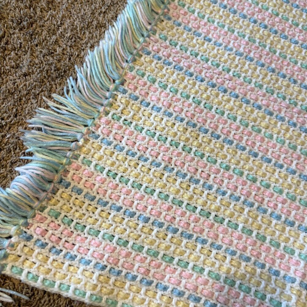 Handmade gender neutral colorful knitted baby blanket - Picture 2 of 2